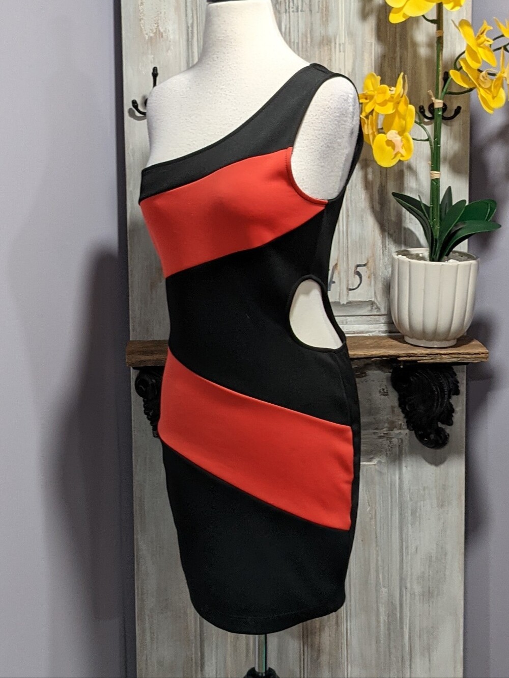Forever 21 One-Shoulder Cutout Bodycon Dress